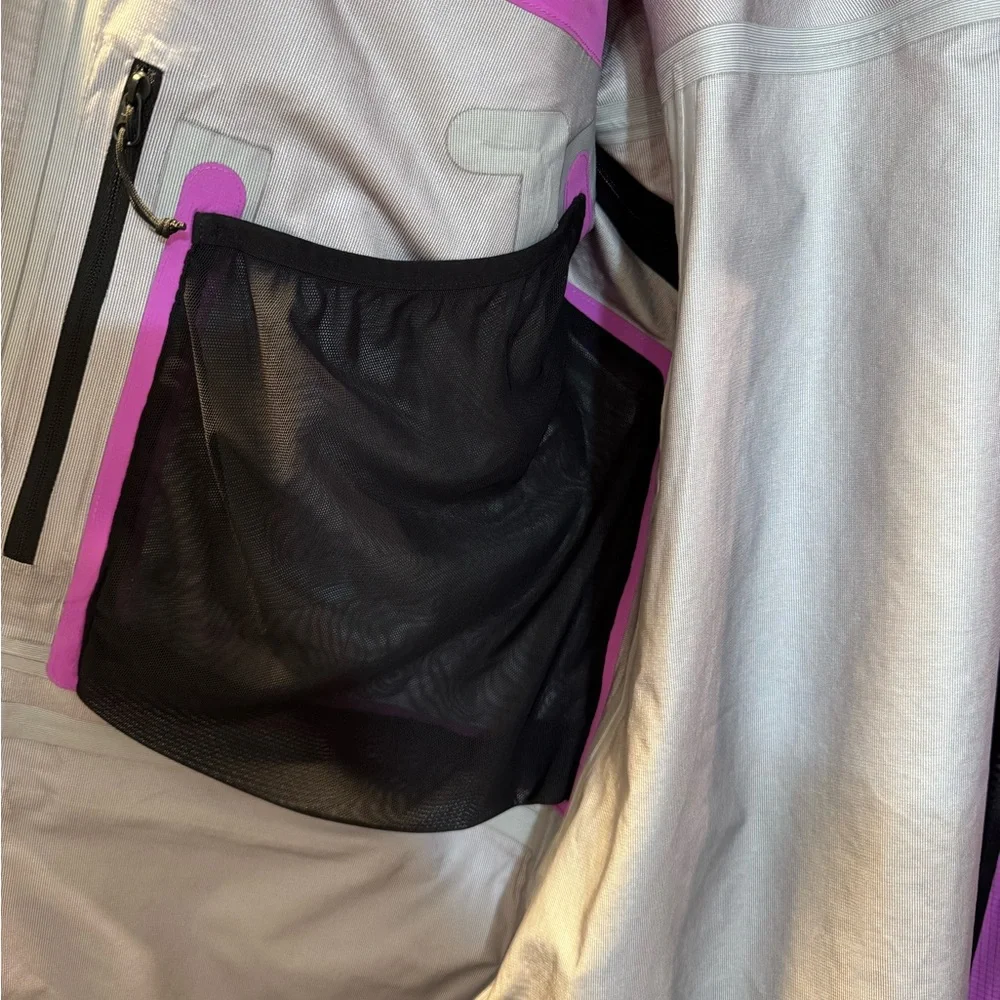 The North Face Women’s Bright Purple Ski Jacket with Hood - Picture 7 of 8